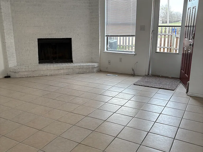 2393 Heatherfield Ln — Photo 3