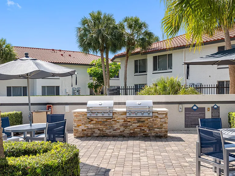 Boca Arbor Club Apartments — Photo 8