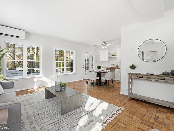 4th image of 3608 Greenway Pl