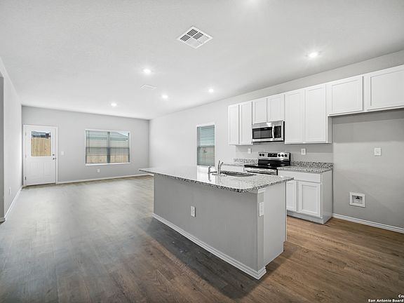 5th image of 632 Jennifer Way