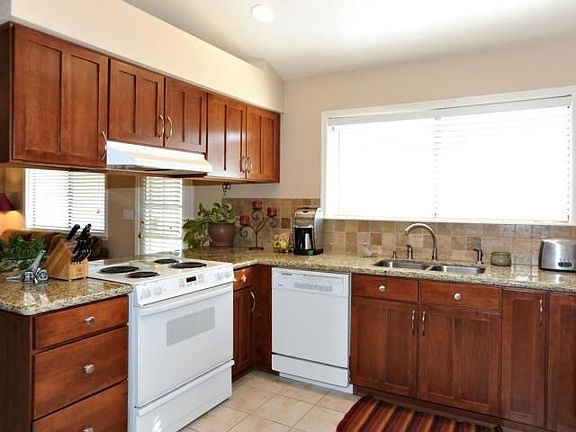 3rd image of 6101 E Inglewood St