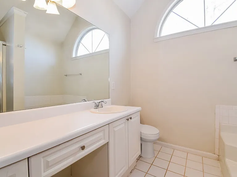 10 Elmwood Dr — Photo 12
