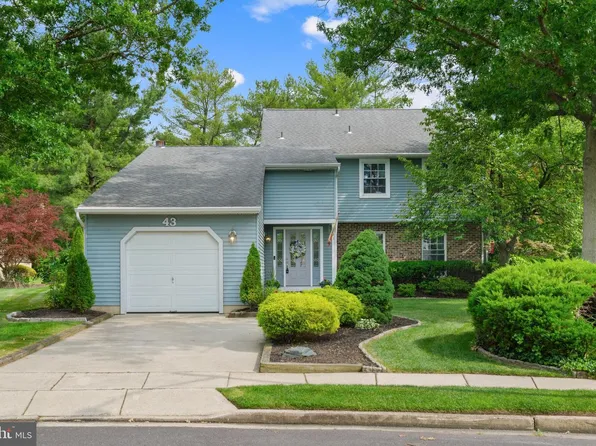 43 Meadowrue Ct, Mount Laurel, NJ 08054