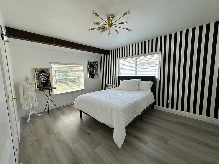 2021 Sunderland Rd — Photo 10