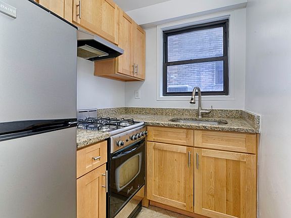 4th image of 200 E 15th St APT 2N