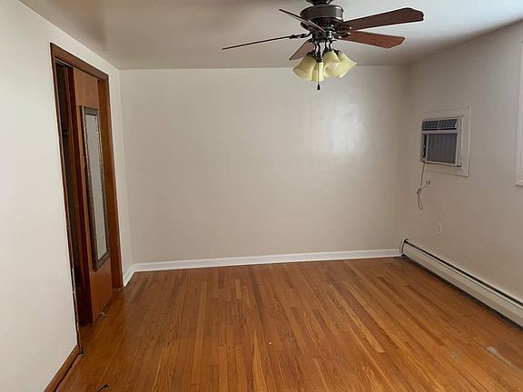 3rd image of 2222 Lincoln Way E