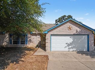 637 Oak View Ct, Azle, TX 76020