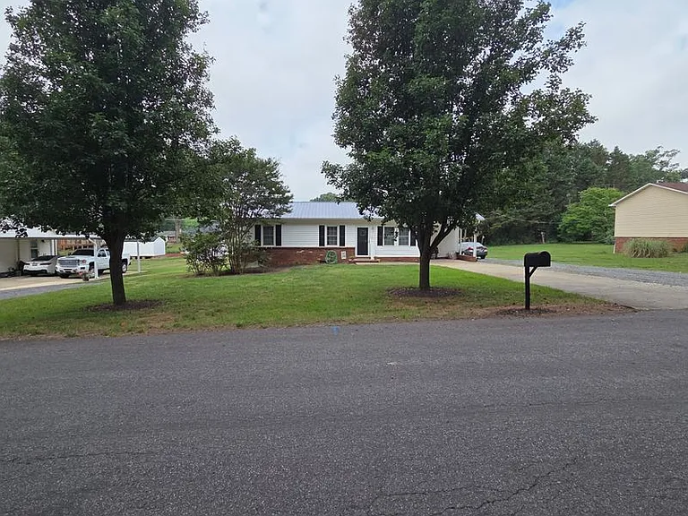 1004 Tracy St — Photo 1