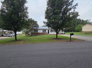 1004 Tracy St, Yadkinville, NC 27055