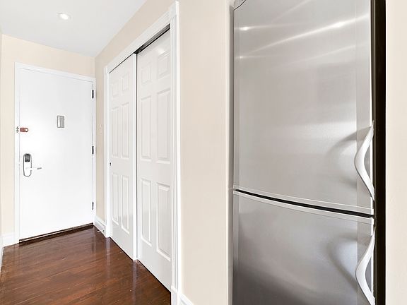 5th image of 404 E 88th St APT 5D