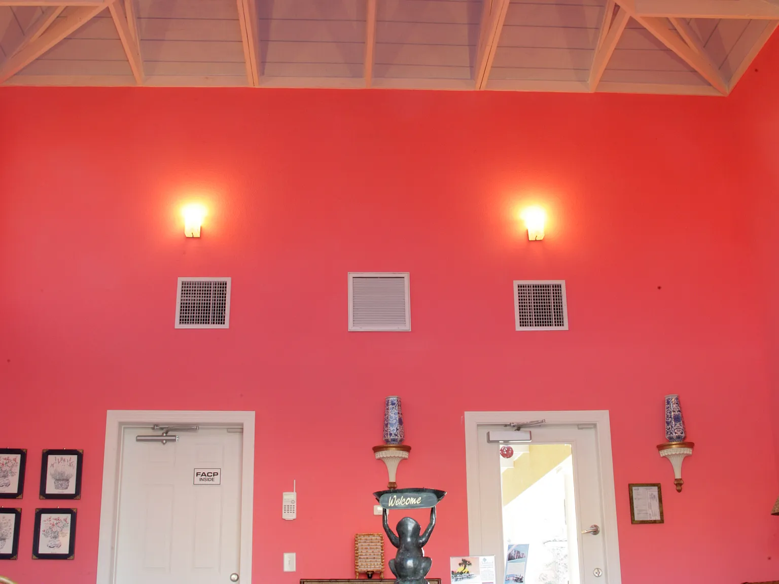 Beachside Apartments — Photo 3