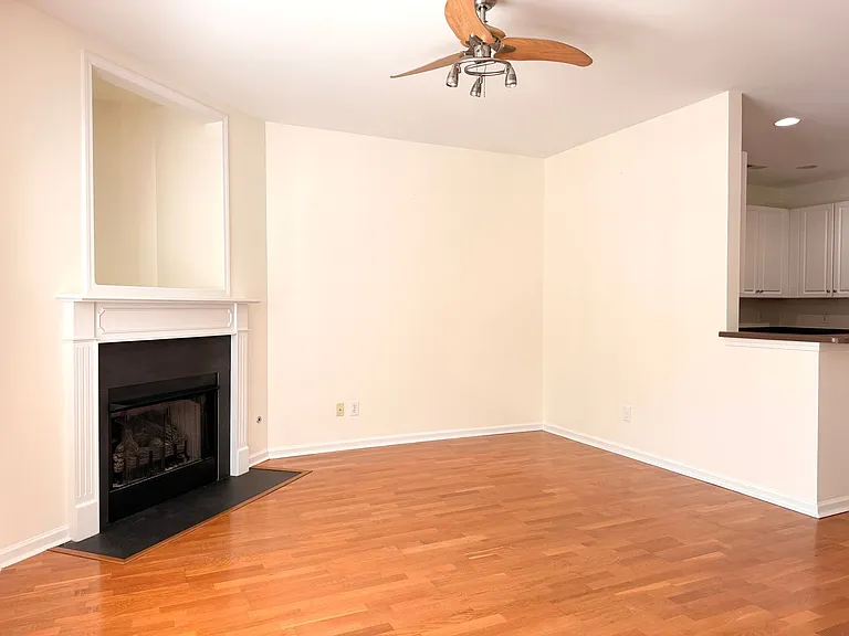 4105 Perrine St — Photo 3