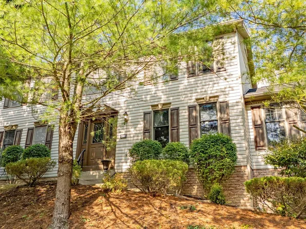 1014 Deerwood Dr, Morgantown, WV 26508