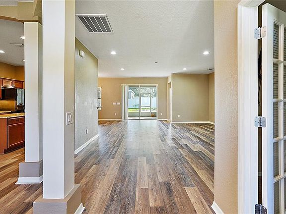 5th image of 329 Woods Landing Dr