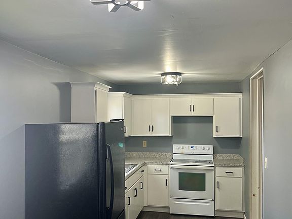 4th image of 648 N Buckeye St #A