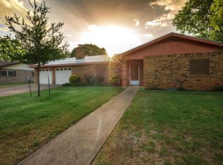 704 N Bowie St, Fredericksburg, TX 78624