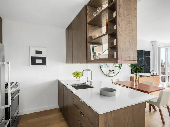 225 East 39th Street image 2 of 28