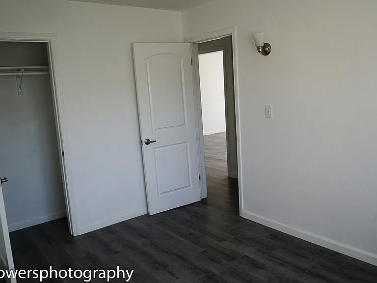 W 107th St — Photo 13
