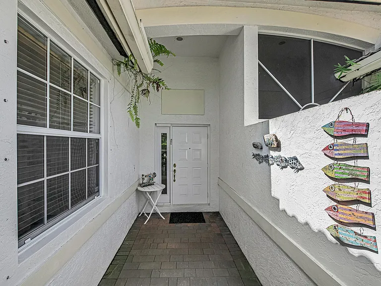 9543 Crescent View Dr N — Photo 2