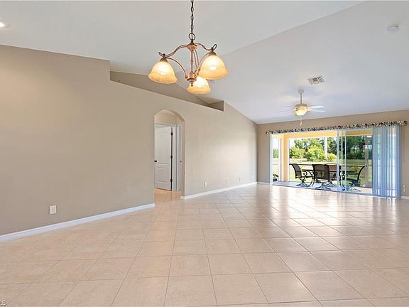 4th image of 909 NE 23rd Ter