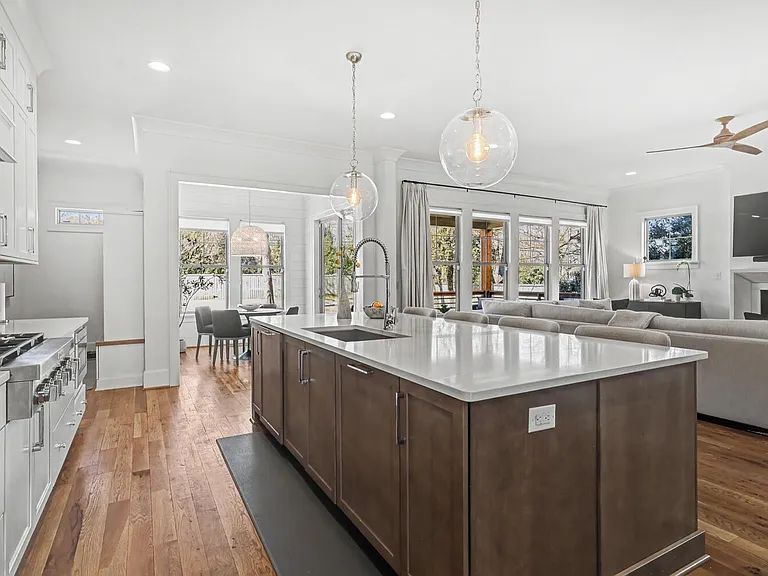 2852 Dorchester Pl — Photo 19