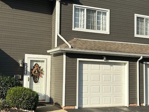 1742 Walnut Ln #35, Rocky River, OH 44116