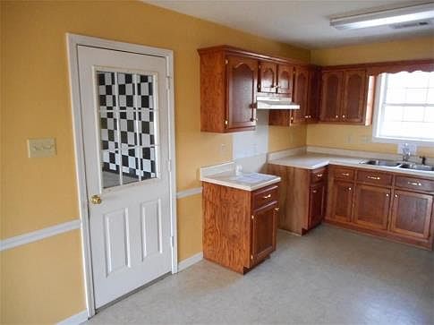 5th image of 294 Cherokee Hills Ave