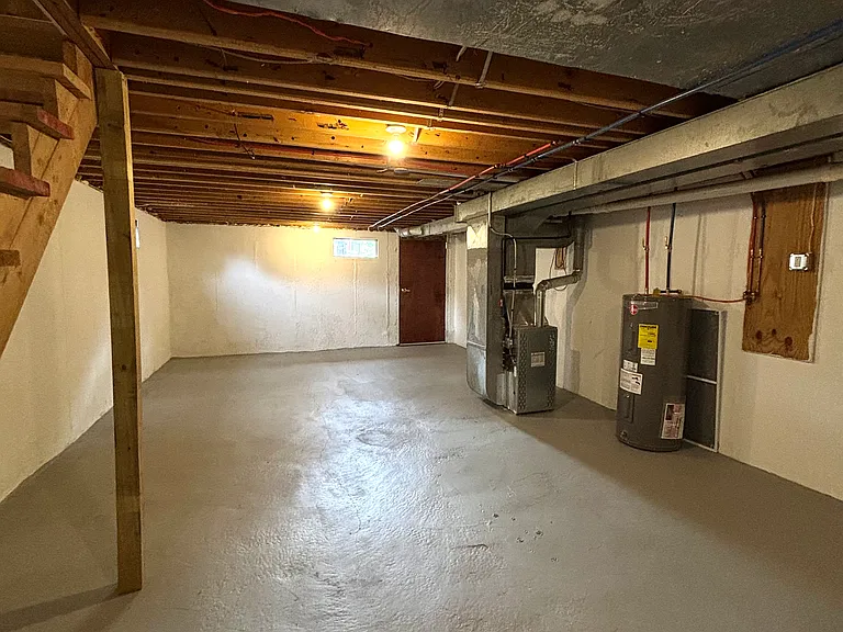 Acorn Dr — Photo 12