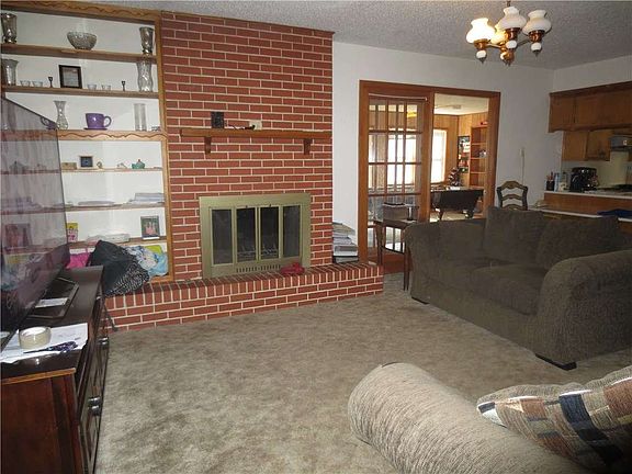 3rd image of 106 Kimberling Dr
