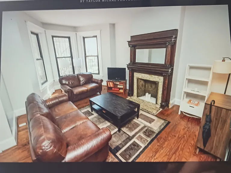 NIce and comfortable LR.