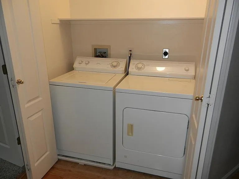 1339 Kimmerling Rd #B — Photo 9