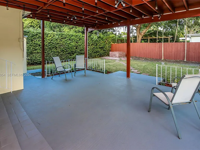 1015 Cortez St — Photo 29