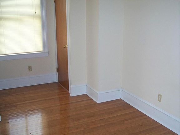 3rd image of 234 Bowen St APT 3