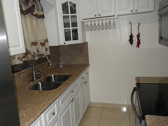 5th image of 1587 NE 170th St