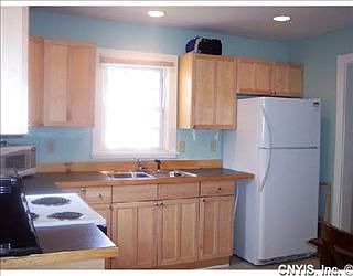 3rd image of 8 Burr St