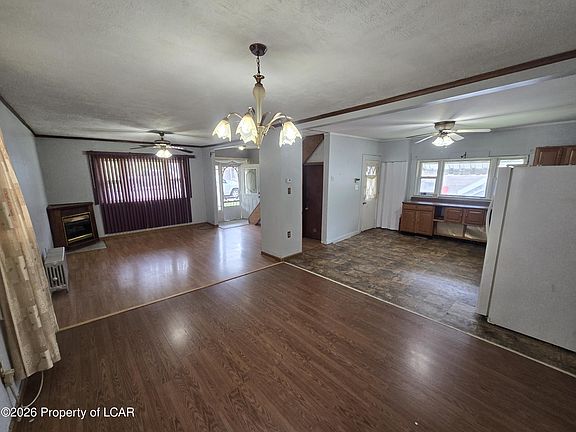 5th image of 117 E Elm St