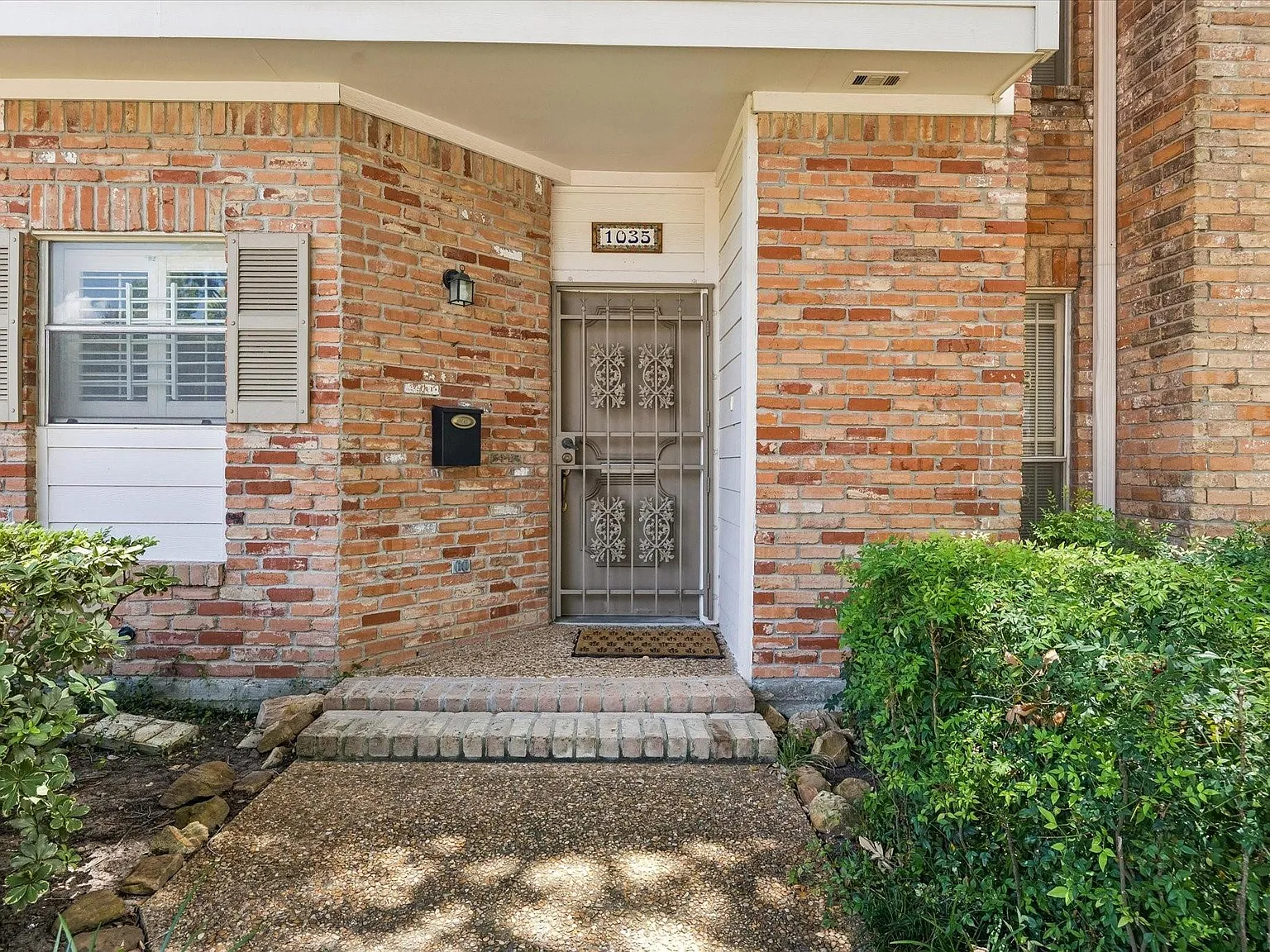 2 bed, 2.5 bath, 1672 sqft, $2,500 — Photo 2