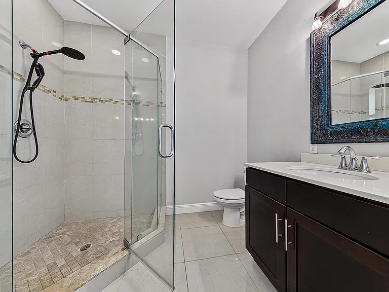 1135 NE 3rd Ave — Photo 32