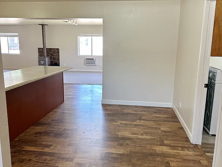 180 E 1st St S — Photo 17