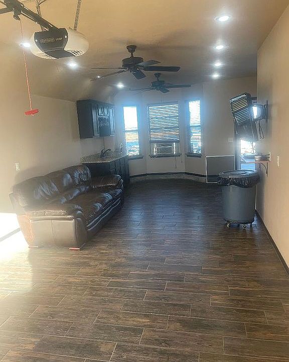 1st image of 314 Lakeshore Dr