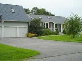 29 Magnolia Dr, Wappingers Falls, NY 12590