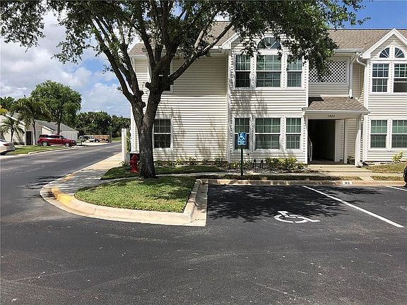 2nd image of 1924 Westminster Cir APT 1