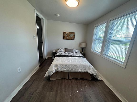 5th image of 709 Dexter STREET