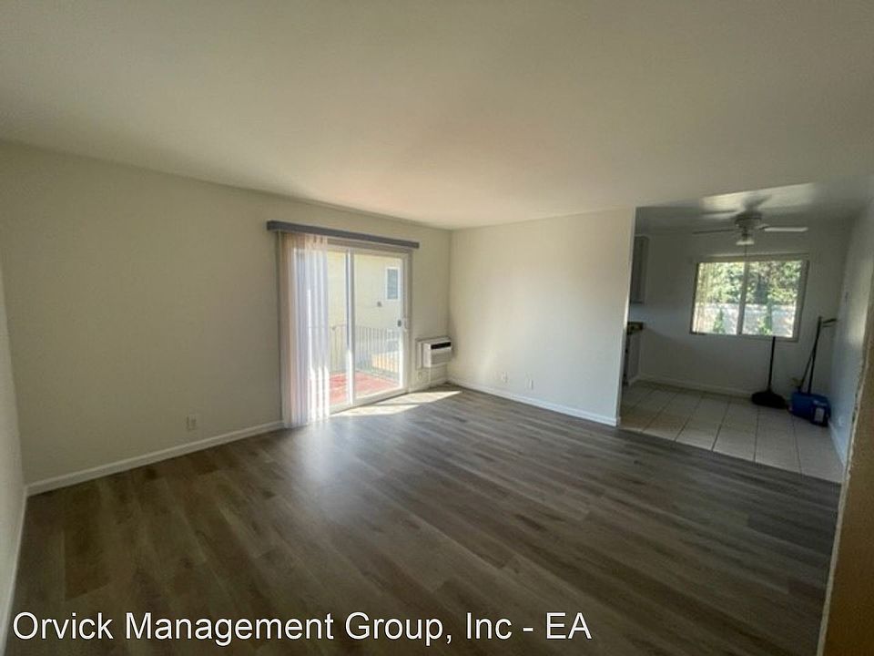 1st image of 997 Ravenscourt Ave #3