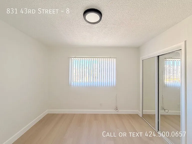 831 W 43rd St #8 — Photo 14