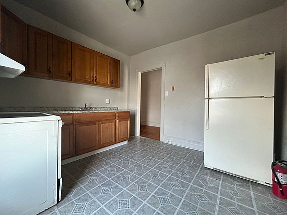 3rd image of 312 N 14th St #2