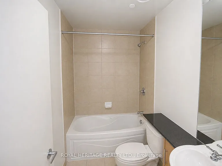 373 Front St W #102 — Photo 5