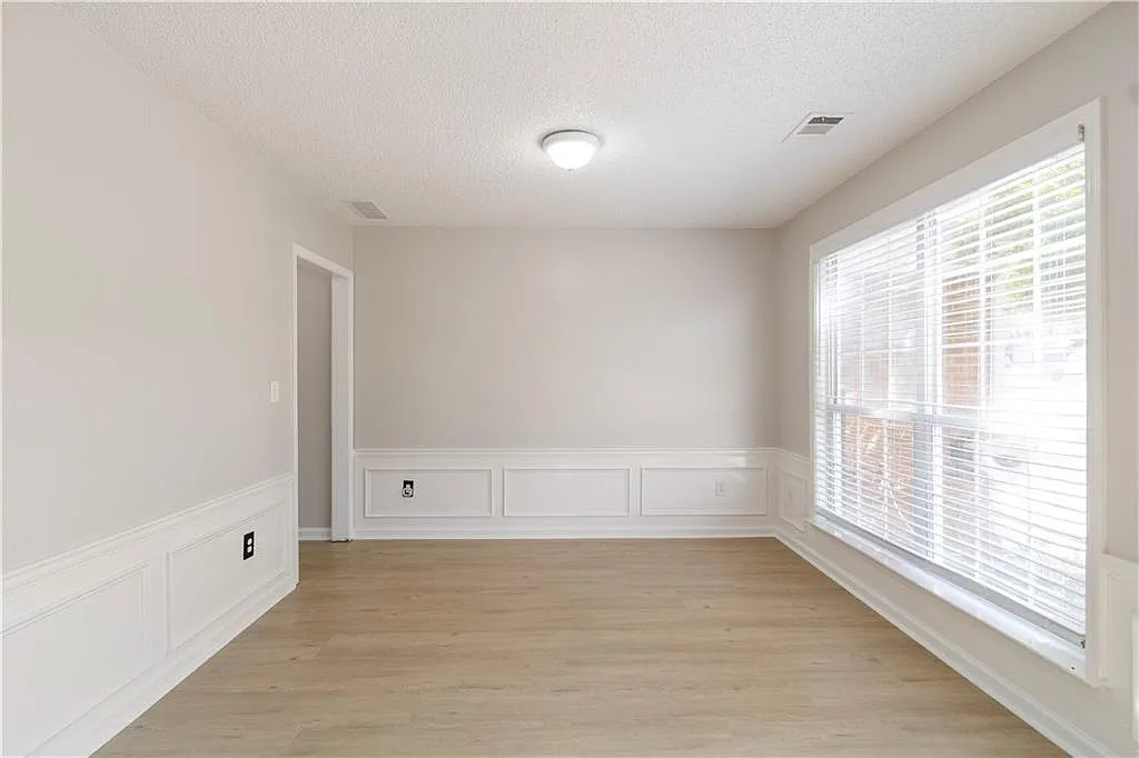 3 bed, 2.5 bath, 2121 sqft, $2,500 — Photo 3