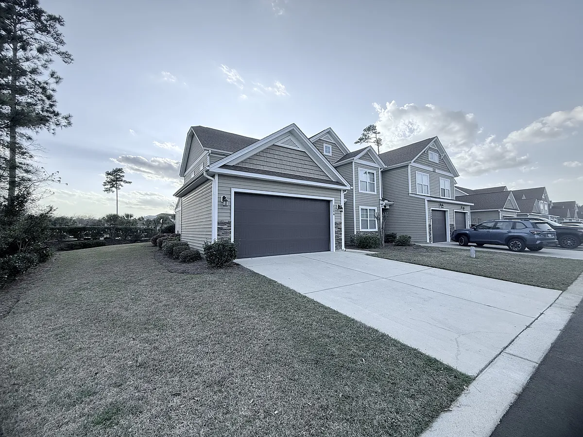 Building Photo - 220 Machrie Loop #A