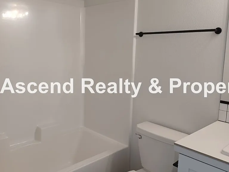 5311 NE 14th Pl — Photo 18